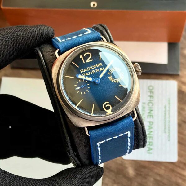 The new Panerai Radiomir Otto Giorni Swiss Made Blue Automatic Mens Watch - Image 4