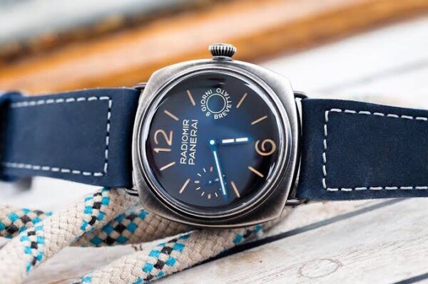 The new Panerai Radiomir Otto Giorni Swiss Made Blue Automatic Mens Watch - Image 3