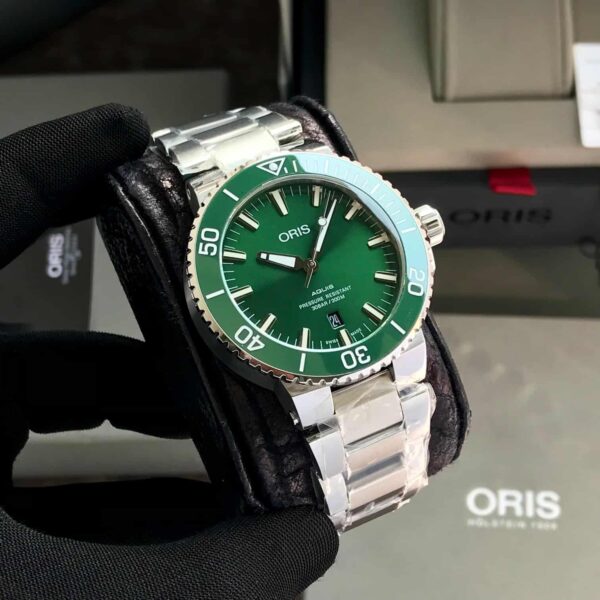 Oris Aquis Date Authentic Silver Green Dial Automatic Mens Watch