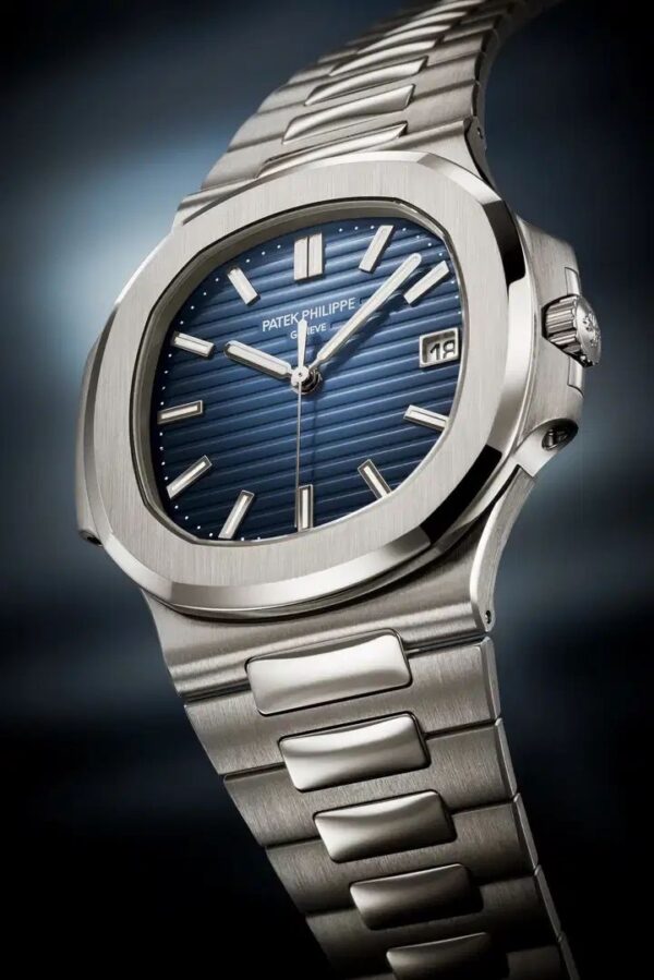 Patek Philippe Nautilus 5711/1R Stainless Steel Swiss ETA Automatic Mens Watch - Image 2