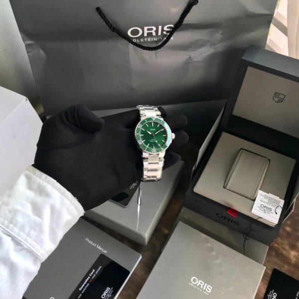 Oris Aquis Date Authentic Silver Green Dial Automatic Mens Watch - Image 9