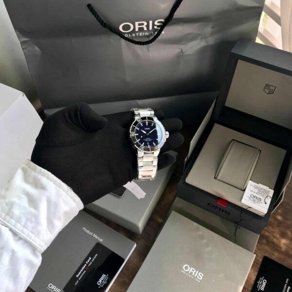 Oris Aquis Date Authentic Automatic Silver Blue Men's Watch - Image 9