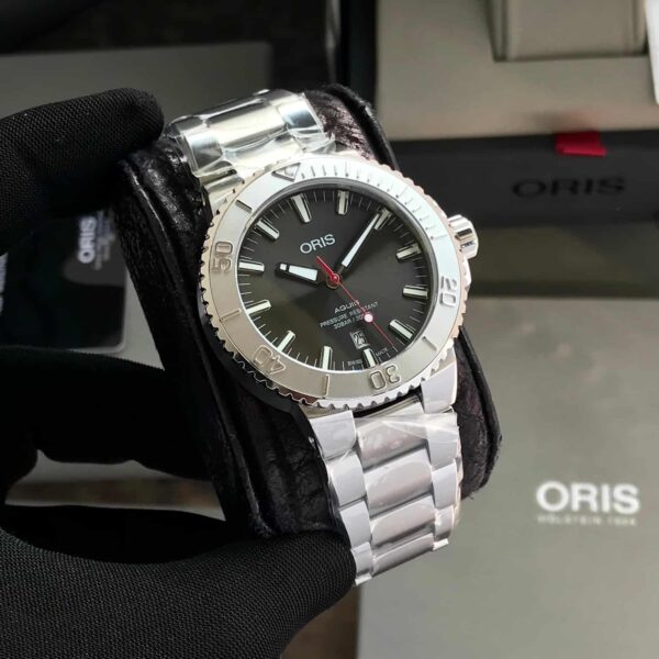 Oris Aquis Date Authentic Silver Grey Dial Automatic Mens Watch