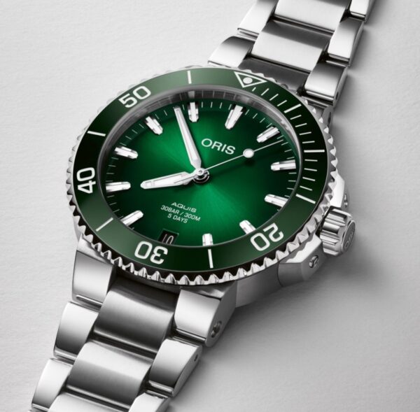 Oris Aquis Date Authentic Silver Green Dial Automatic Mens Watch - Image 4