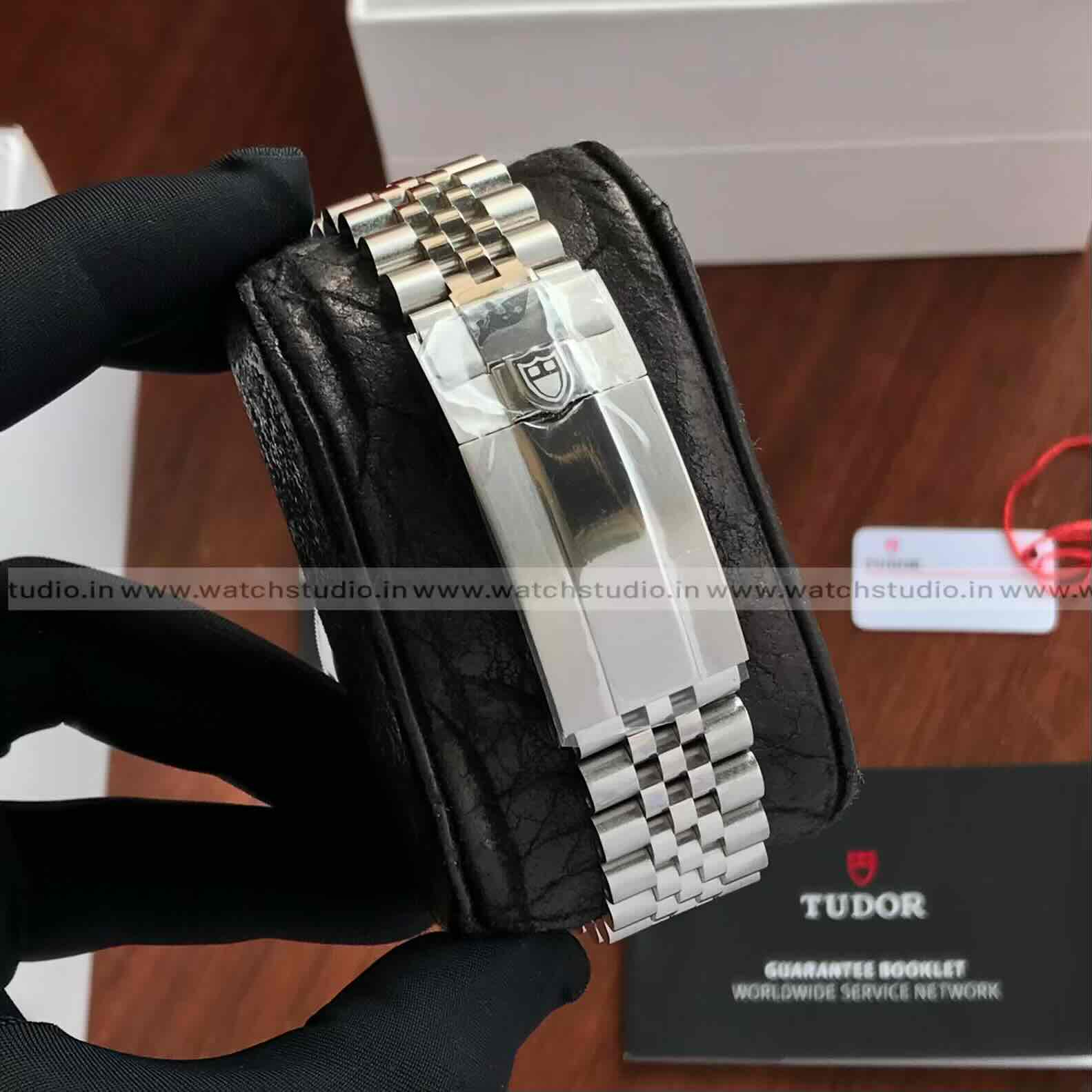 Tudor Black Bay Master Chronometer Red Dial Men’s Watch - Image 9