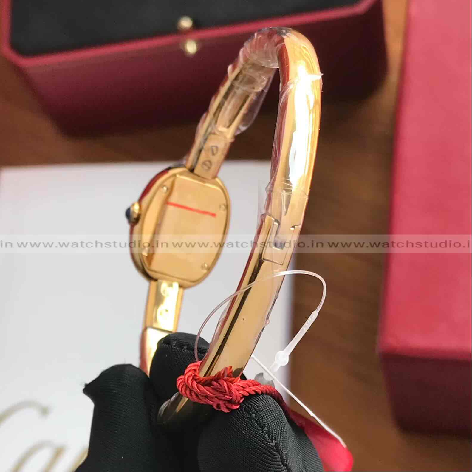 Cartier Baignoire Bangle White Dial Golden finish,Timeless Luxury & Elegance Women’s Watch Cartier Baignoire Bangle White
Dial Golden finish,Timeless Luxury & Elegance Women’s Watch - Image 8