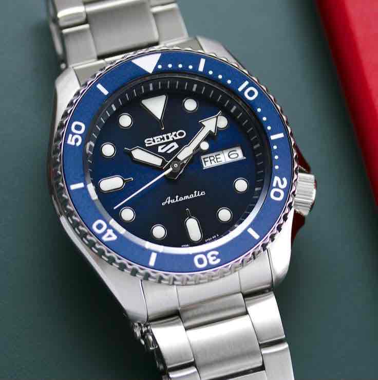 Seiko 5 Sports Blue Sunburst Dial 40 mm Bezel rotating Automatic Men’s Watch Seiko 5 Sports Blue Sunburst Dial 40 mm Bezel rotating Automatic Men’s Watch - Image 8