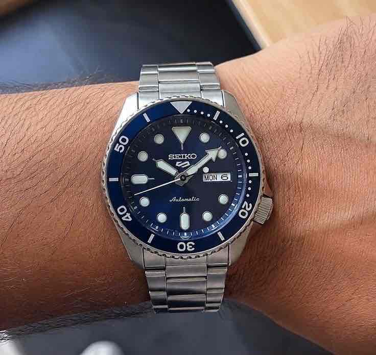 Seiko 5 Sports Blue Sunburst Dial 40 mm Bezel rotating Automatic Men’s Watch Seiko 5 Sports Blue Sunburst Dial 40 mm Bezel rotating Automatic Men’s Watch - Image 9